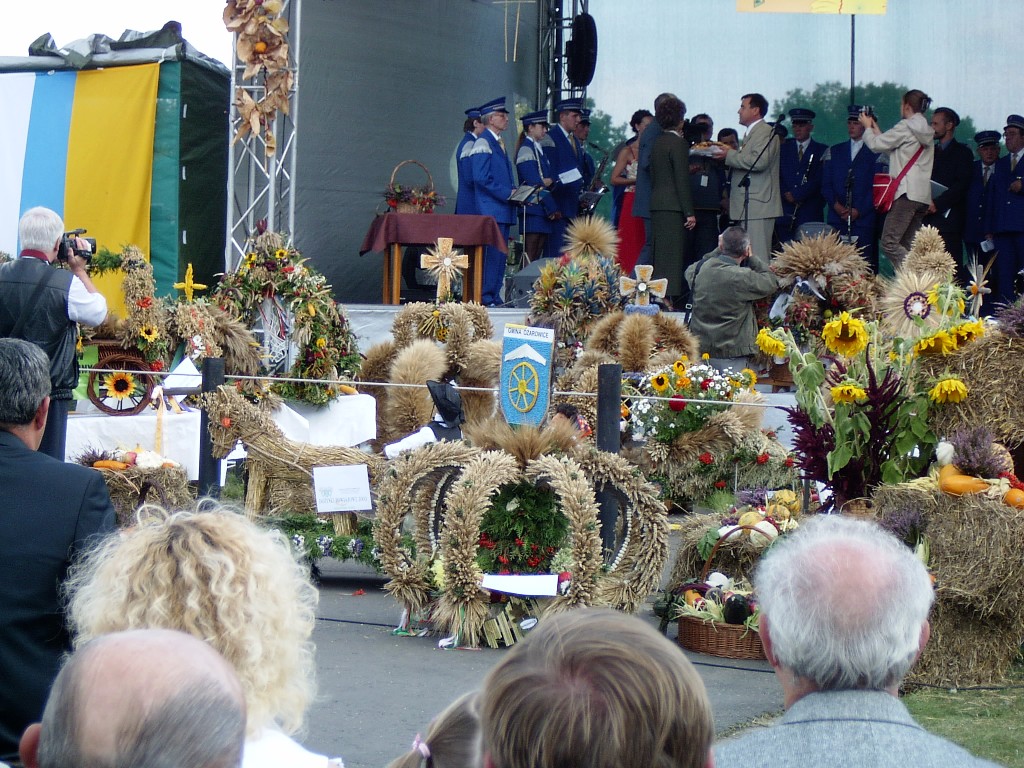 Dożynki Powiatowe 2003 — Korony