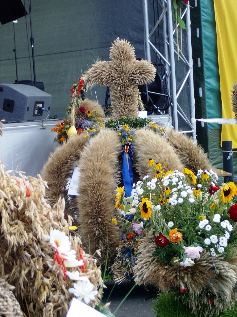 Dożynki Powiatowe 2003 — Korony — zdjęcie 10